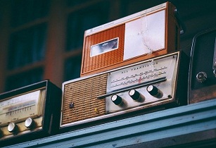 radio Image by Igor Ovsyannykov from Pixabay