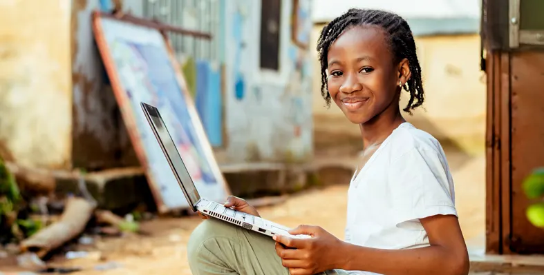 Young_girl_sitting_with_the_laptop