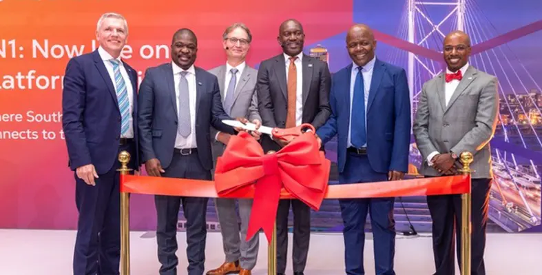 Delegates and government officials at new Johannesburg’s data center ribbon-cutting ceremony.