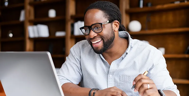 African_business_man_on_laptop
