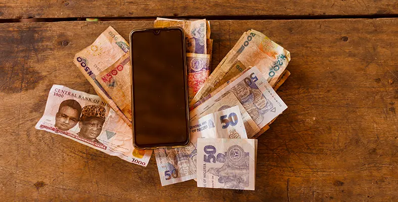 Smart_phone_on_top_of_African currency