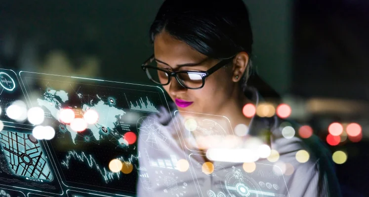 Women_with_cyberscreen