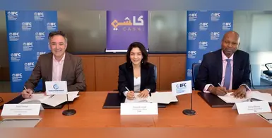 Companies_representatives__sigining_MoU