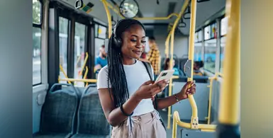 Women_using_phone