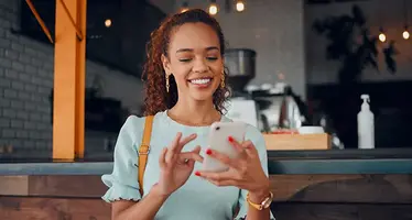 Women_on_phone