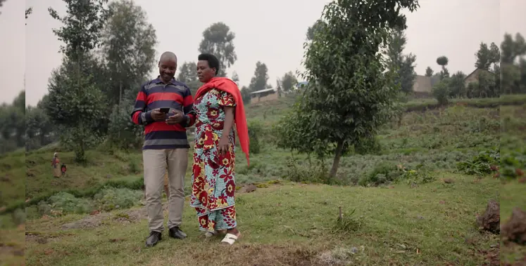 Two_people_using_mobile_phone